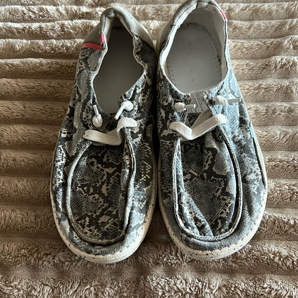 Hey Dude Wendy size 11 snake pattern/ jungle grey